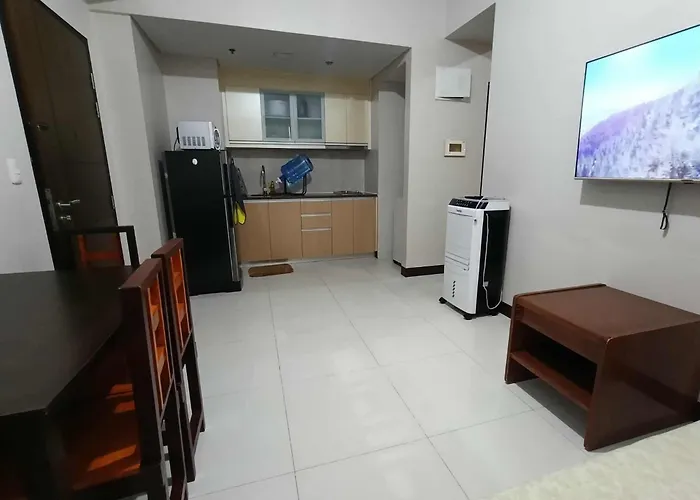 Unit Walking Distance To Airport