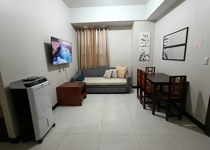 Unit Walking Distance To Airport Apartment