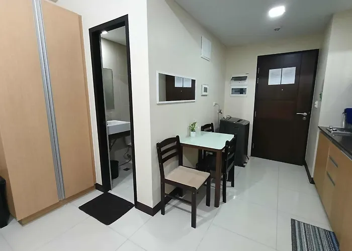 Apartment Unit Walking Distance To Airport