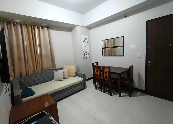 Unit Walking Distance To Airport Apartment