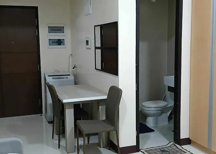 Unit Walking Distance To Airport