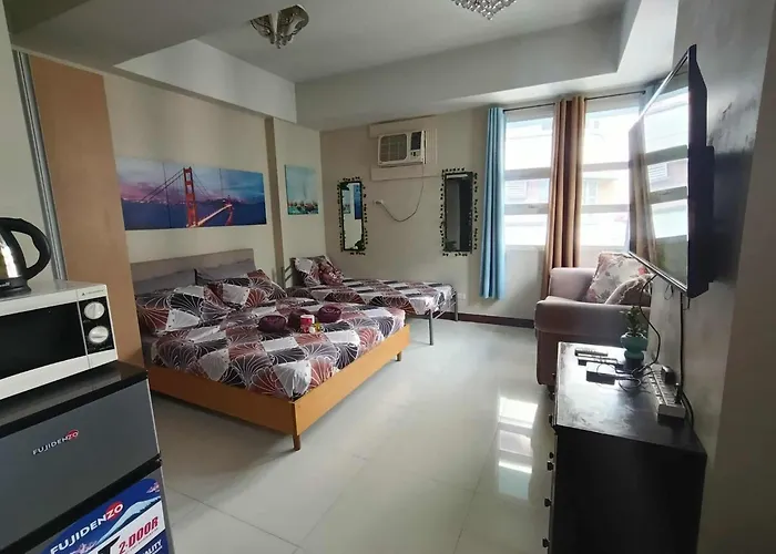Unit Walking Distance To Airport Apartment *