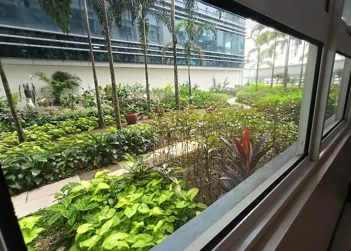 Apartment Unit Walking Distance To Airport