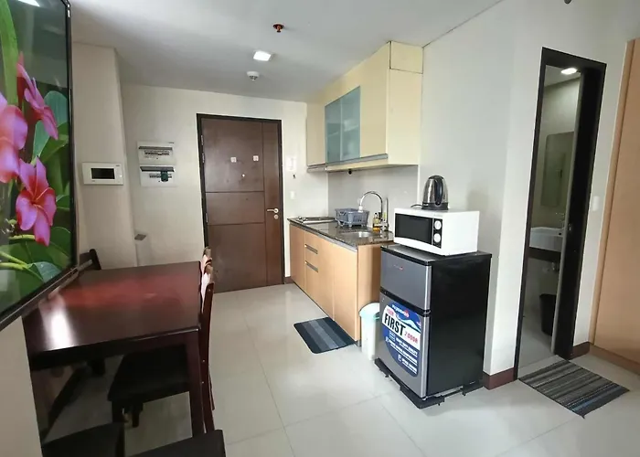 Unit Walking Distance To Airport Apartment