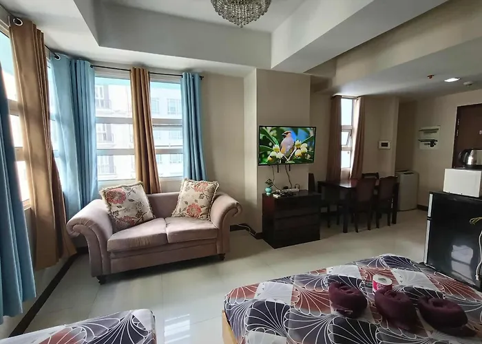Apartment Unit Walking Distance To Airport *