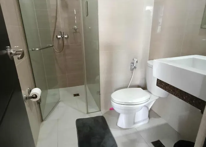 Unit Walking Distance To Airport * Manila