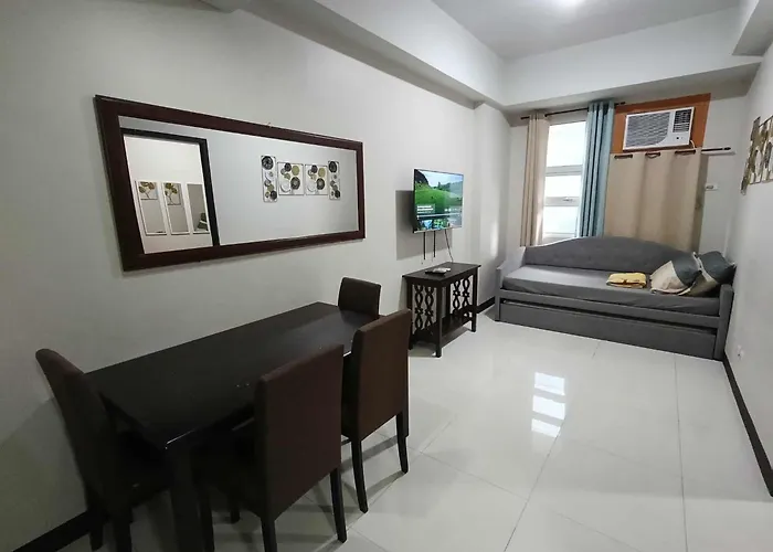 Unit Walking Distance To Airport Apartment