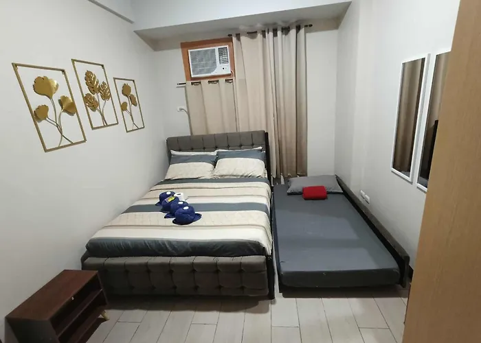 Unit Walking Distance To Airport Apartment *