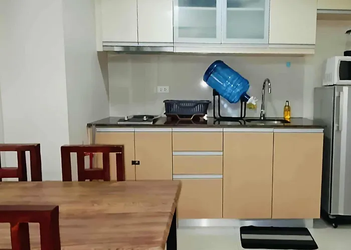 Unit Walking Distance To Airport *